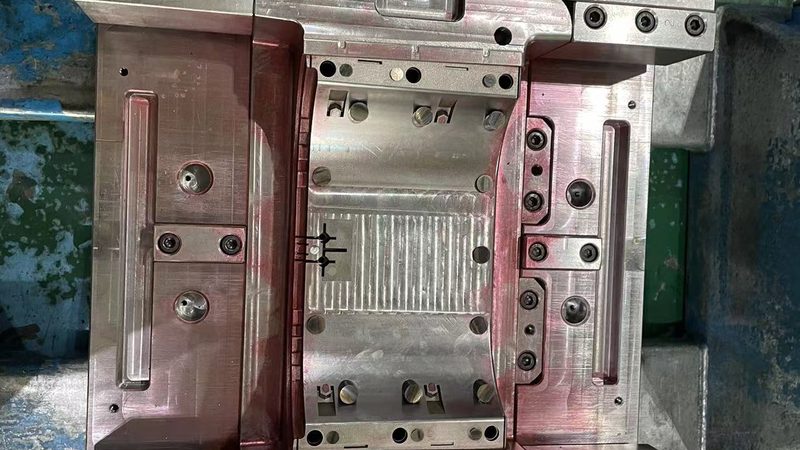 塑胶模具设计标准规范书：设计要点与标准解读