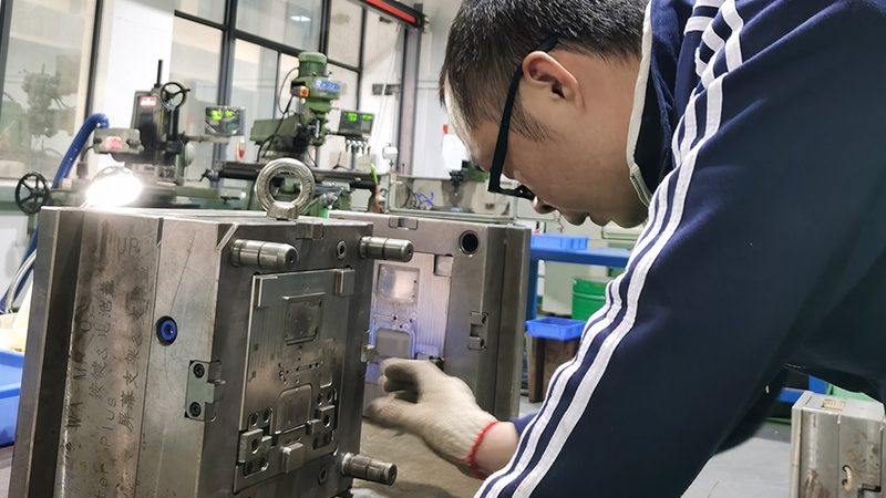 在挑选拉伸模具供应商时，要避免以下误区：