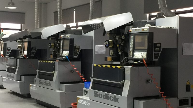 深圳汽车模具加工：揭秘高品质模具背后的关键要素