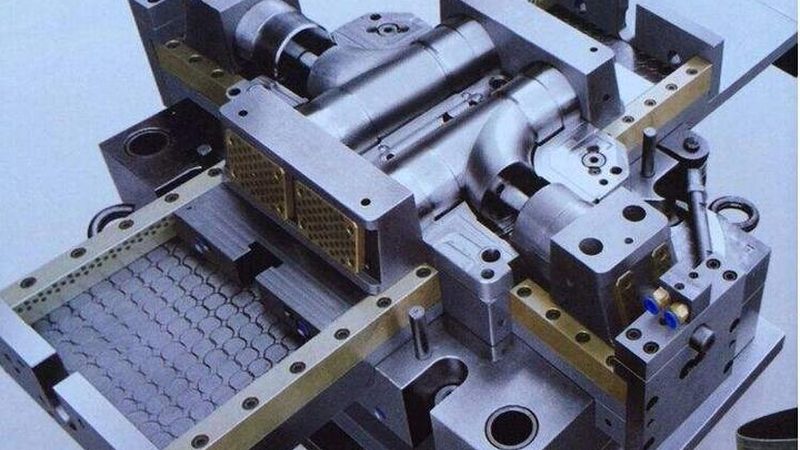 东莞塑胶模具寿命提升的关键因素**