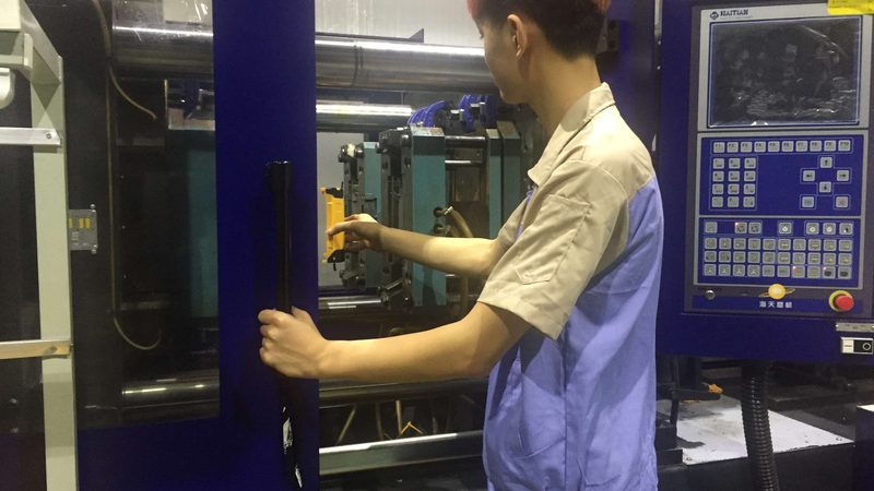 小型五金模具：揭秘其制造工艺与选型要点**